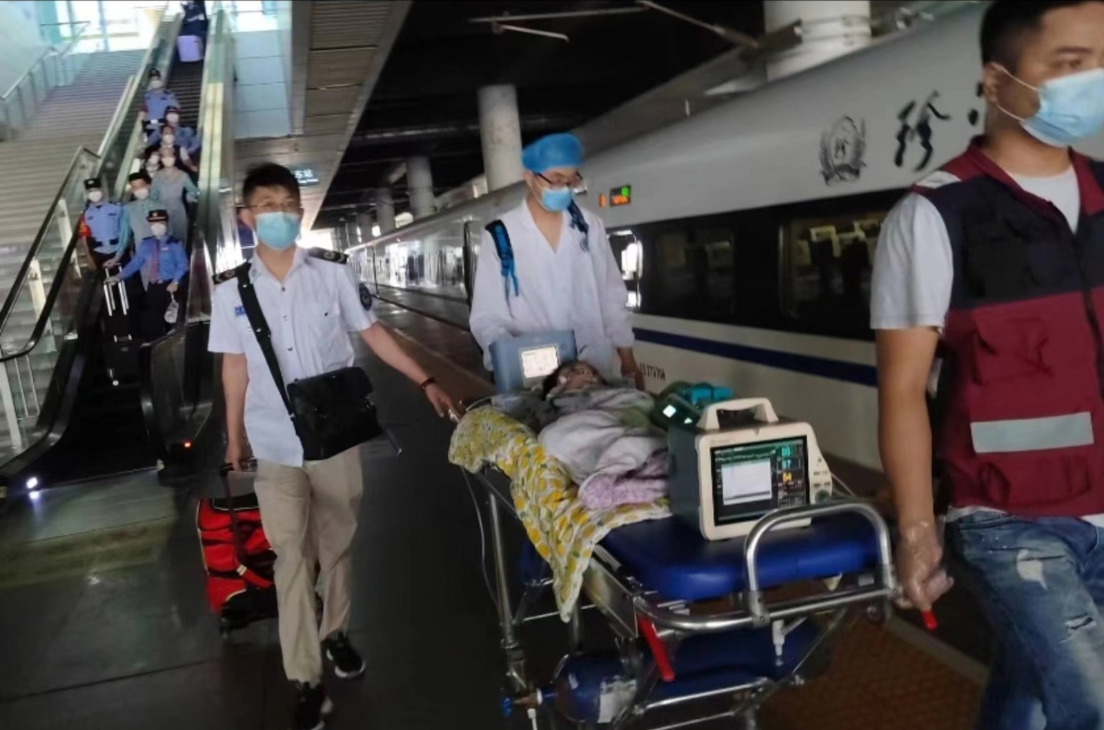 米林县高铁转运公司